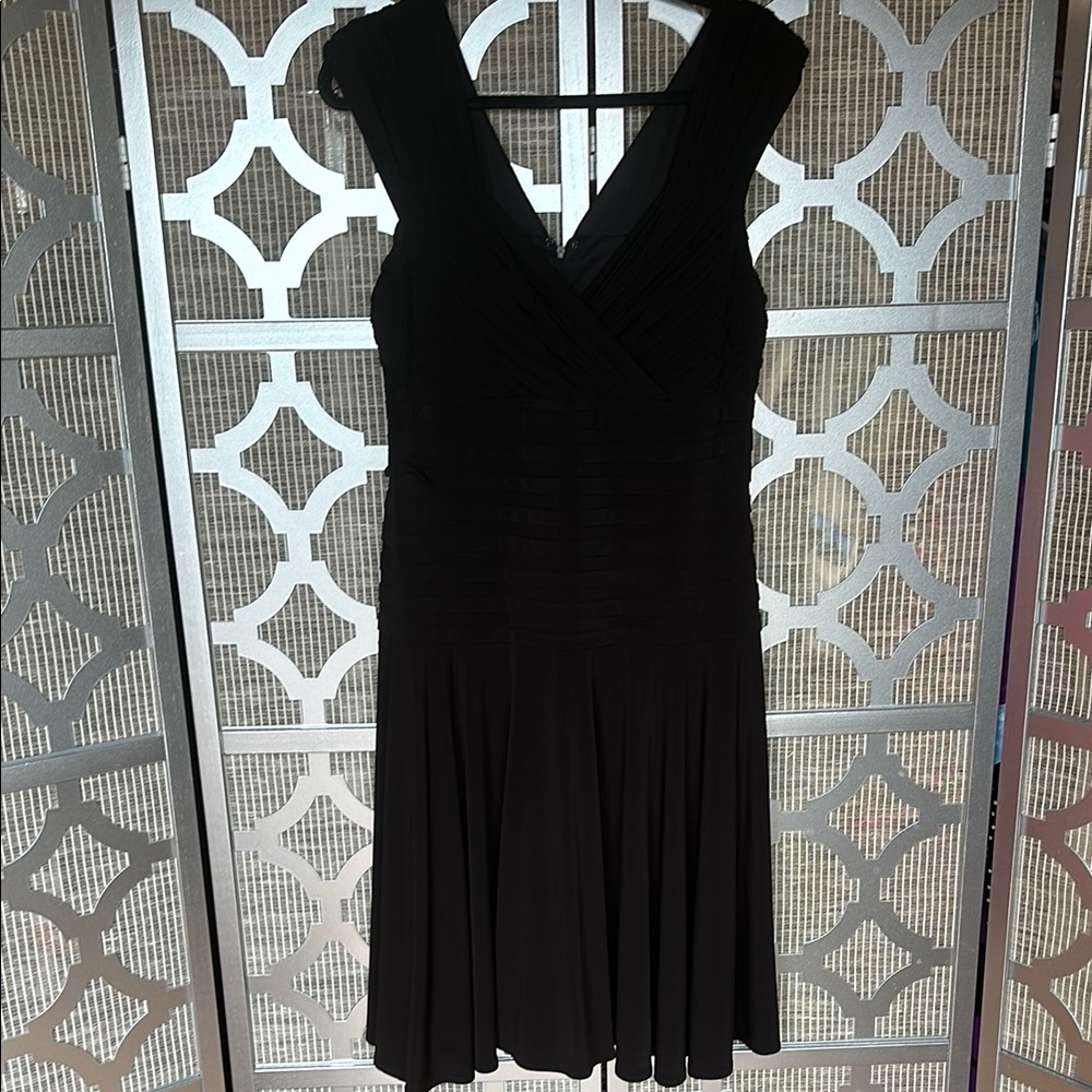 London Times Black Sleeveless V-Neck Cocktail Dress